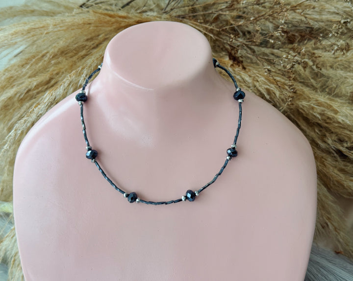 Soé dark and silver choker