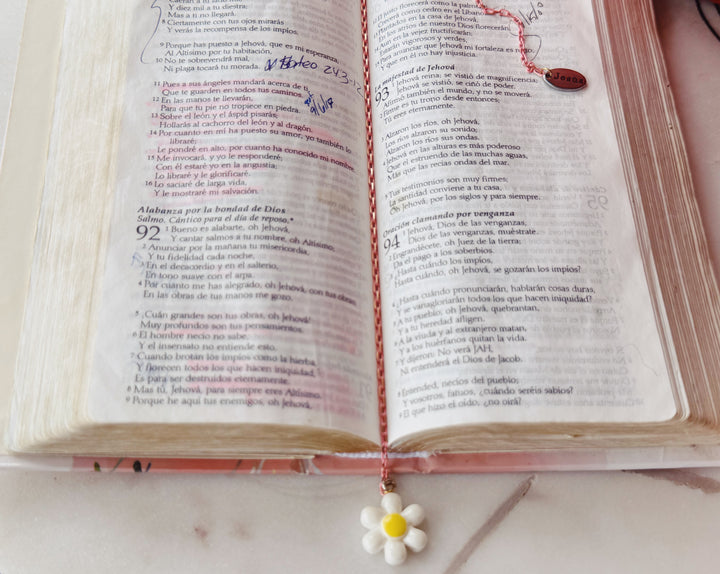 Daisy Chain Book Mark