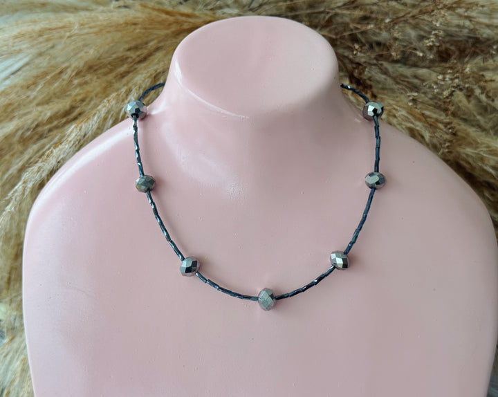 Soé dark and silver choker