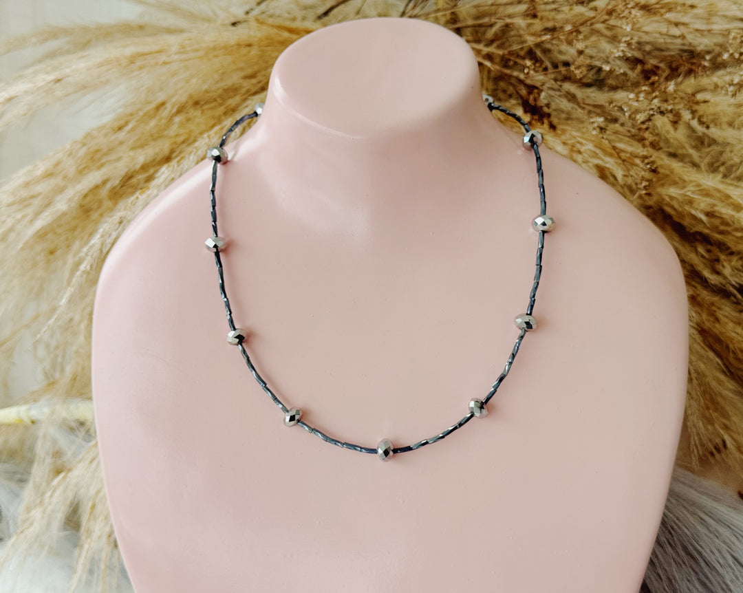 Soé dark and silver choker