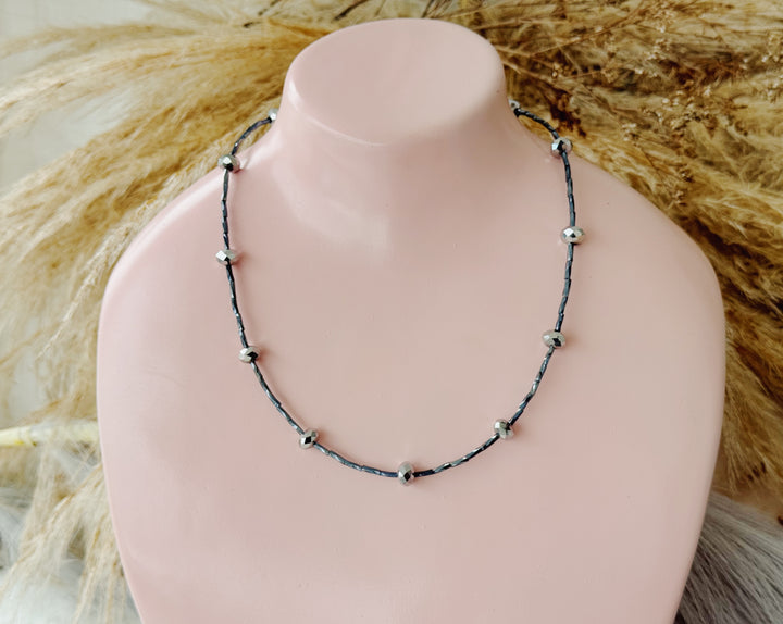 Soé dark and silver choker