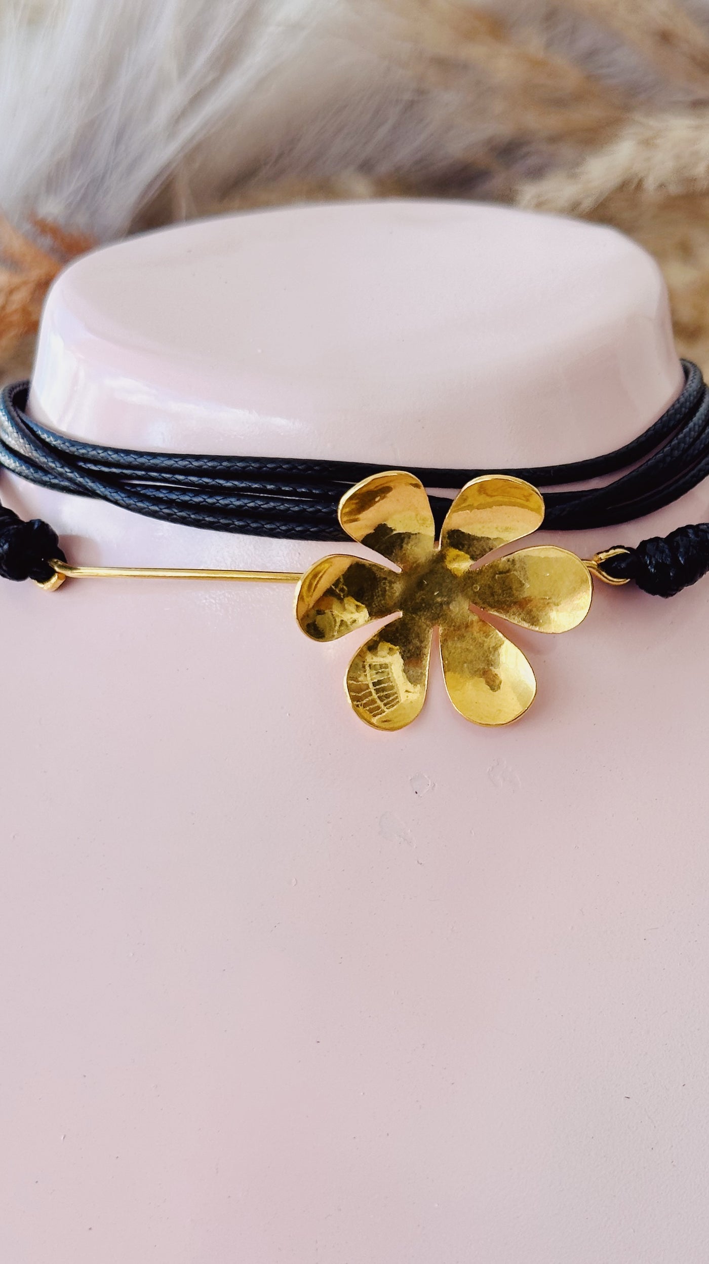 Flower and leader choker