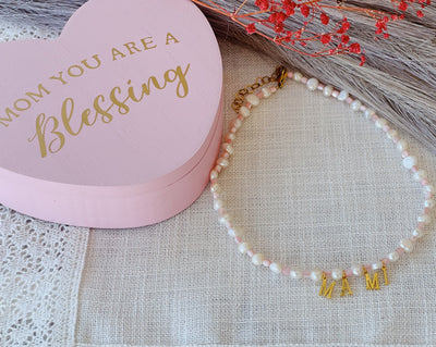 Mami and Titi pearl choker