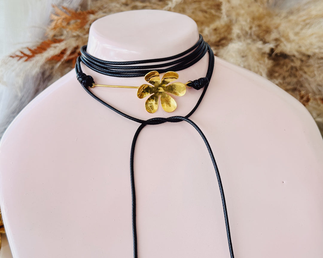 Flower and leader choker